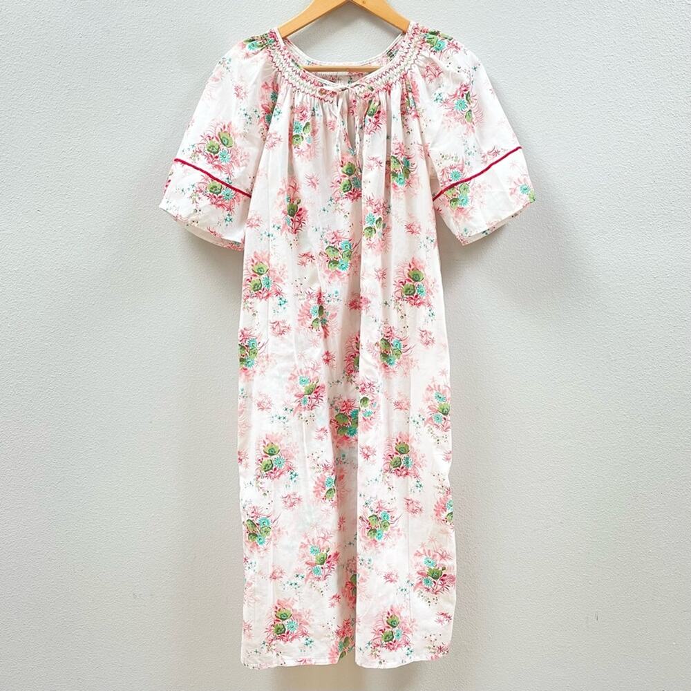 Adorable Vintage Floral Print Lightweight Nightgown, Midi Length, Women's Small